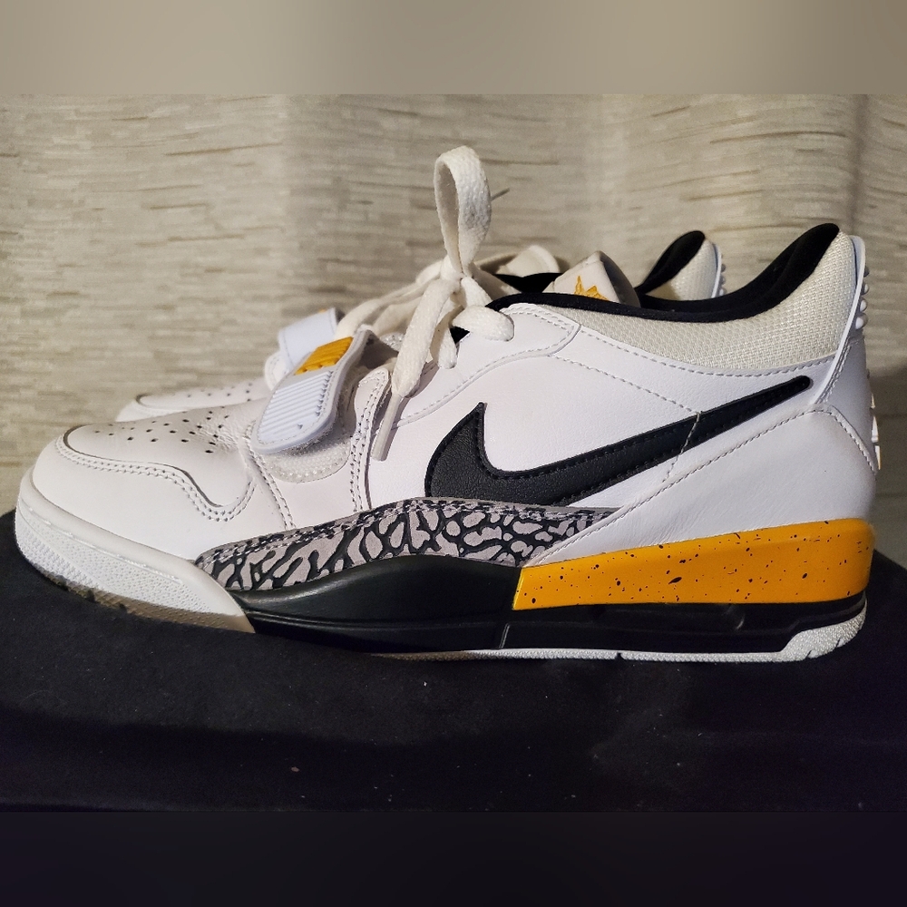 Jordan Legacy 312 Low Men's Size 8 White & Yellow